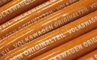 把GT-R吃到嘴里！日产推出车型零食：一罐包含23种经典车