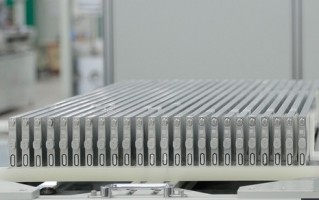 特斯拉已用上比亚迪刀片电池：车辆最快8月底下线