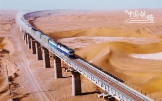 和若铁路通车！官方晒车头视角：沉浸式体验世界首条沙漠铁路环线