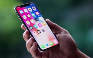 天上掉下一万块钱 你会买iPhone X 还是 LV？