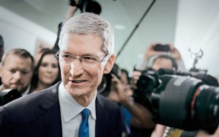 库克2017收入1282万美元 坐上了私人飞机