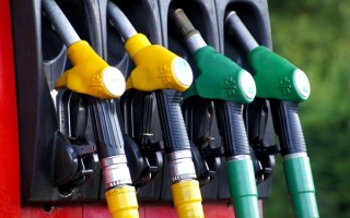 油价迎年内第八涨 加箱油多花12元：专家称下轮油价继续上调概率大