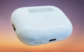 爆料图显示：苹果 AirPods Pro 2 充电盒有金属环，支持连接带子