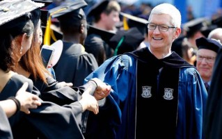 苹果CEO库克大学演讲:毕业生要无所畏惧