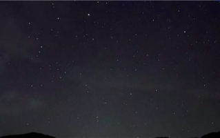 直播：一起来看宝瓶座流星雨 星空中绽放光彩很美很壮观