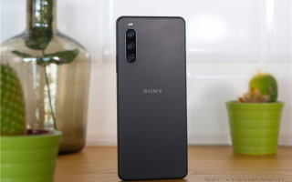 60Hz屏手机卖3500元！老外评索尼Xperia 10 IV：续航惊人 价格太贵