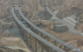 穿越两大无人区！新疆依若公路建成通车：全长294km、双向四车道