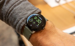 谷歌 Pixel Watch 2 智能手表配置曝光：配备骁龙 W5 芯片，支持超宽带技术