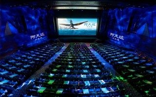 你去影院看吗？《阿凡达2》国内点映 中文版配音邓超孙俪看哭了