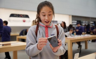 苹果狂订2.7亿iPhone面板 新iPhone X出货量要破纪录