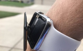 Apple Watch 手表电池膨胀弹出显示屏，苹果面临集体诉讼