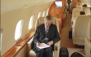 世界第二大富豪卖掉私人飞机！原因无奈：怕被人跟踪