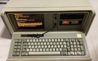 跨越时代的对话：开发者成功在 1984 年的 IBM PC 上运行 ChatGPT
