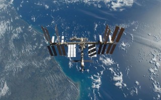 “粉身碎骨”的俄罗斯卫星威胁太大：国际空间站紧急变轨