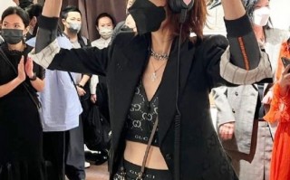 昔日玉女！57岁张曼玉罕见现身引网友围观 状态太飒、腹肌若隐若现