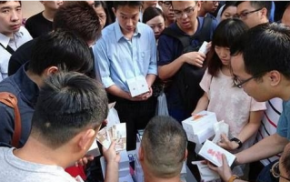 iPhone 8不好卖却苦了想大赚的那些“牛”