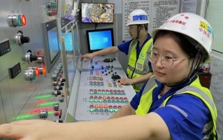 操刀百米海底超级工程 全国首位女盾构机司机亮相：95后萌妹子