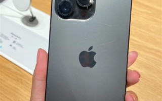 iPhone 14 Pro被吐槽后盖不耐划 网友现场看完理解苹果：刚上几天故意划的