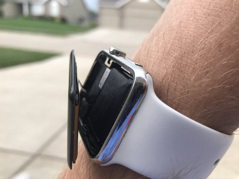 Apple Watch 手表电池膨胀弹出显示屏，苹果面临集体诉讼-第1张图片-小猪号