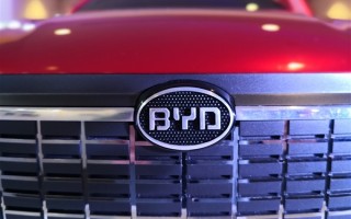 雪地四驱优势尽显：奥迪原地打滑 比亚迪唐淡定开过