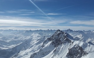 休眠800多年后 美国一座火山正在苏醒：旁边就是城镇