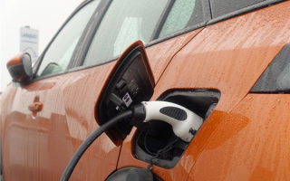安装汽车充电桩物业拒开证明 法院判令同意安装：不可或缺的设备