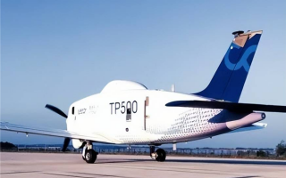 国产TP500无人运输机成功首飞：载重半吨 能飞1800公里