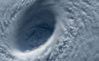 强台风“梅花”来袭 今晚登陆江浙沪：多地有15级阵风、特大暴雨