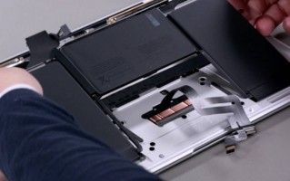新款 MacBook Air 的电池可独立更换
