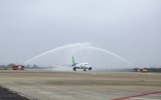 试飞成功，东航国产大飞机 C919 第一批飞行员亮相