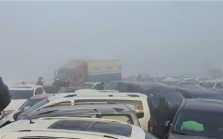 郑州200多车相撞事故已致1死 大雾是元凶：雾天行车指南要收好