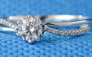 女人中指戴戒指是什么意思 女生怎么戴戒指有什么讲究