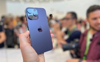 iPhone 14 Pro紫色版被吐槽色差大：两台手机完全不同 客服回应了