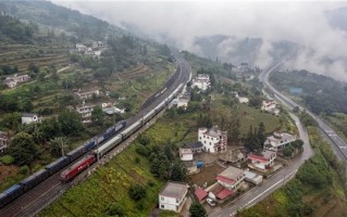 神奇：一条铁路上的两座车站 直线距离不到1公里 走路都比坐车快