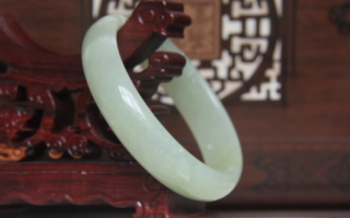 岫玉的功效与作用 岫玉怎么看真假