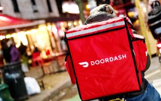 美外卖平台 DoorDash 被指控向 iPhone 用户收取更高费用，面临 10 亿美元诉讼