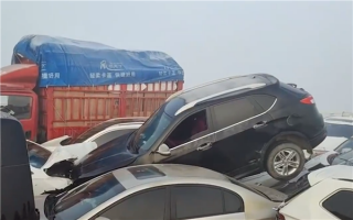 注意安全 河南郑新黄河大桥数十辆车相撞：结冰、大雾惹的祸