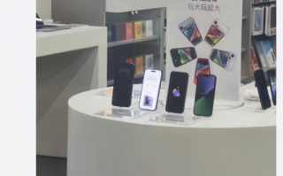 iPhone14系列明日正式发售 线下店已摆出展示机：标语眼前一亮